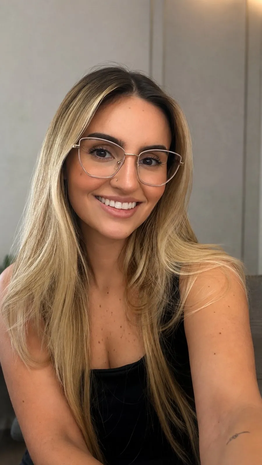 Dra. Anna Luisa Teles sorrindo